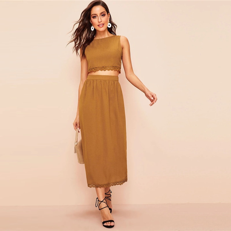 Women Elegant Buttoned Back Lace Trim Crop Top and Long Skirt Set