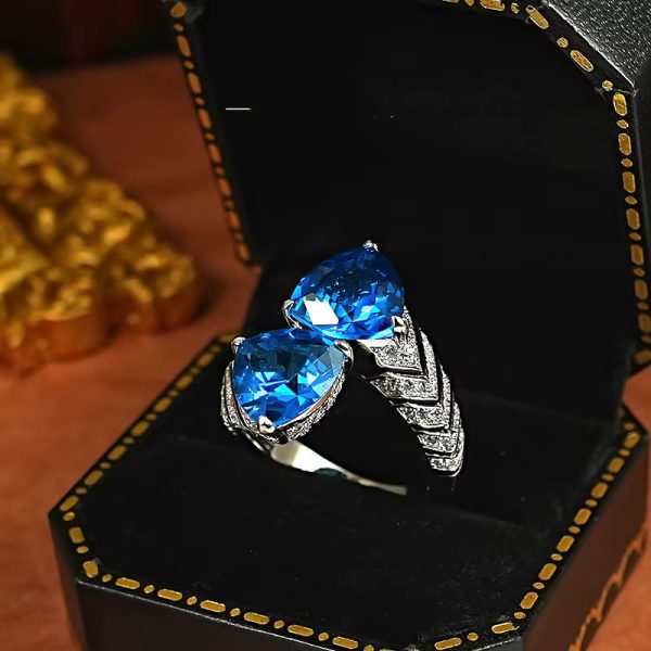 Elegant Vintage Mid-Century Open Triangle Ring - Image 4