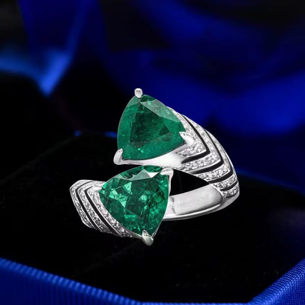 Elegant Vintage Mid-Century Open Triangle Ring - Image 2