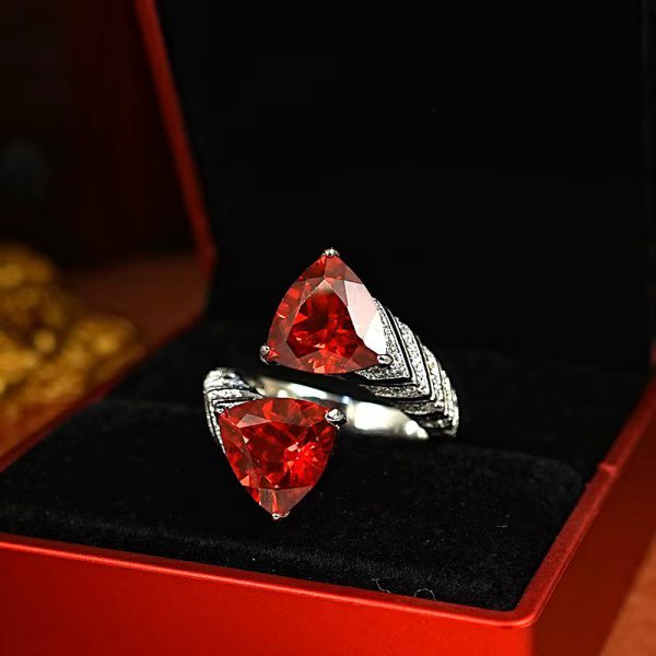 Elegant Vintage Mid-Century Open Triangle Ring - Image 3