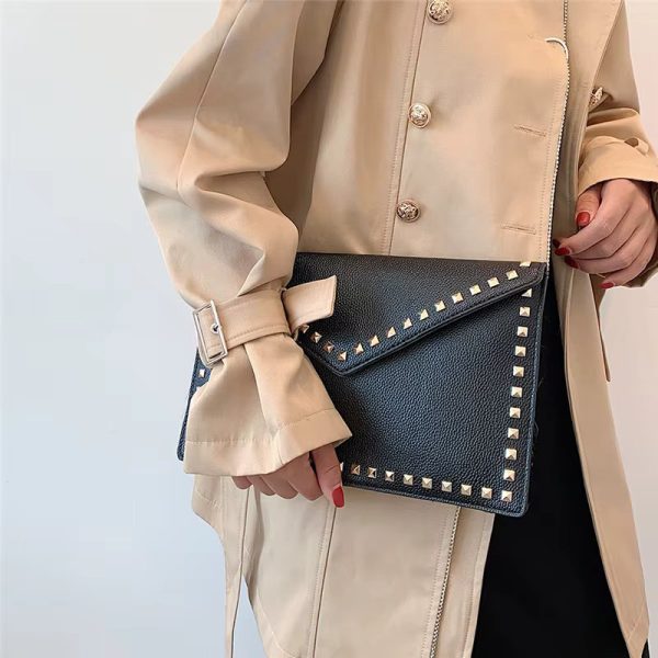 Luxury PU Leather Rivet Fashion Envelope Design Clutches Bag