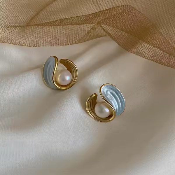 Geometric Design Crystal Circle Stud Earrings