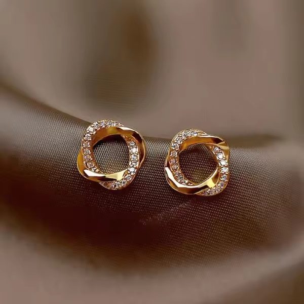 Stylish Crystal-Glossy Embellished Circle Studs Earrings