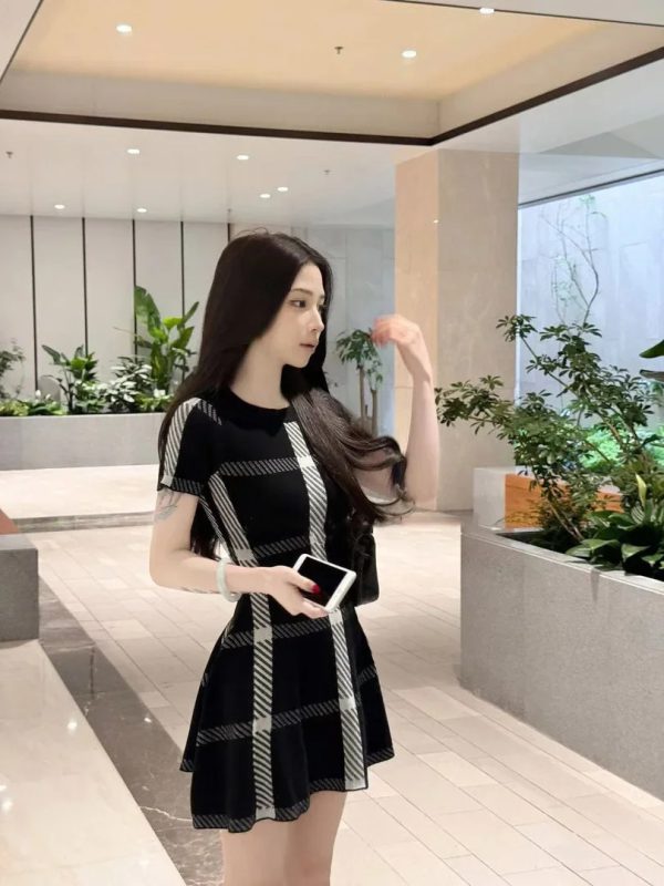 Vintage Hepburn Style Knitted  Short Sleeve Elegant Round Neck Dress - Image 4