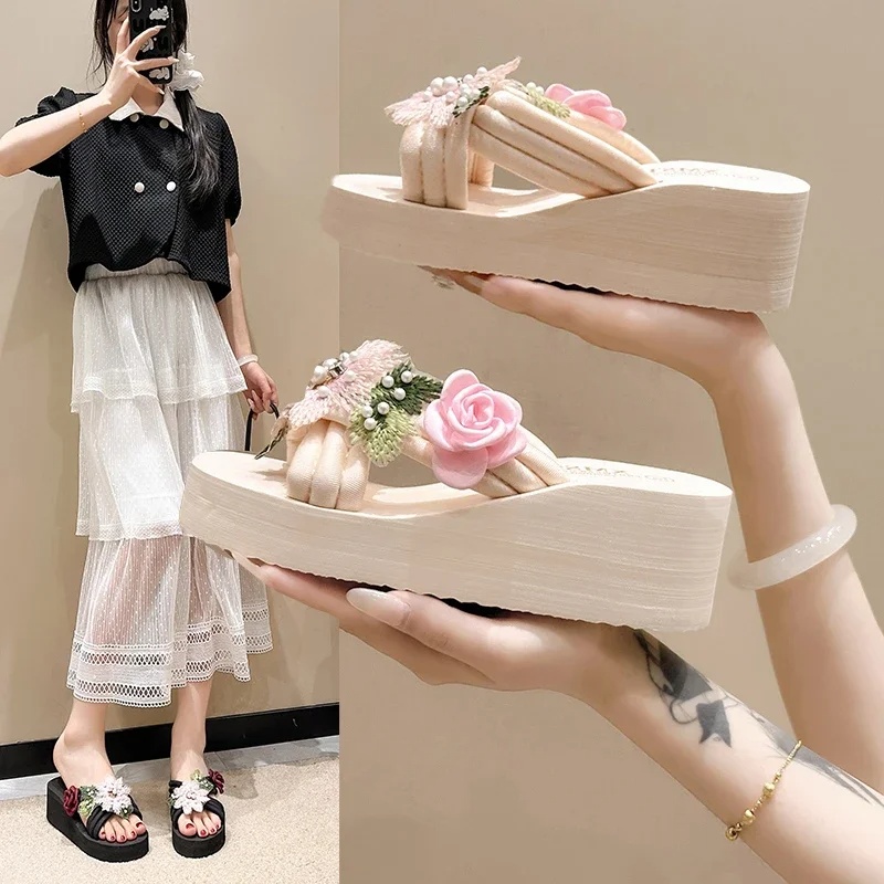 Elegant Embroidered Flower Flip Flops Slip Resistant Thick Soled Sandals - Image 2