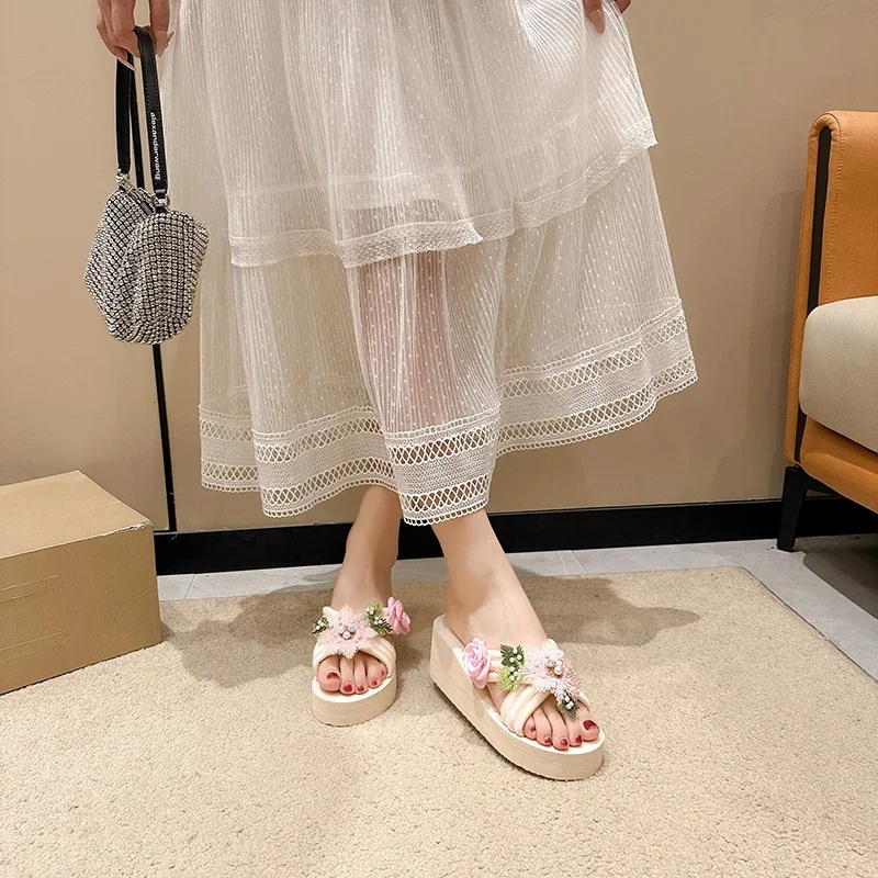 Elegant Embroidered Flower Flip Flops Slip Resistant Thick Soled Sandals - Image 23