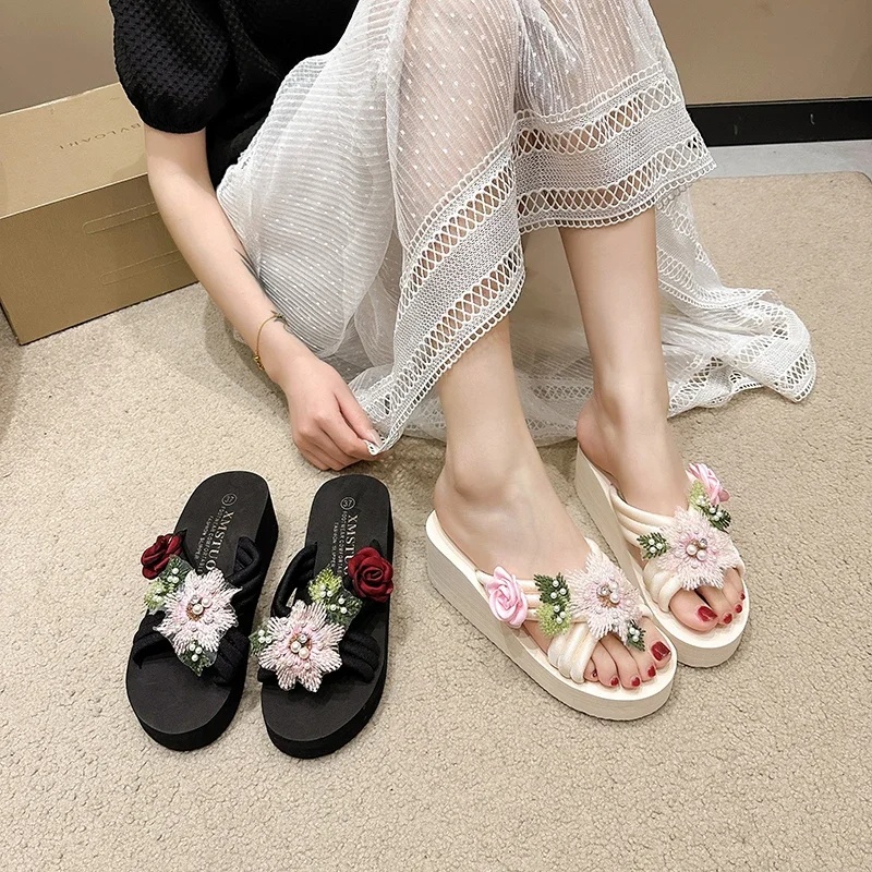 Elegant Embroidered Flower Flip Flops Slip Resistant Thick Soled Sandals - Image 3
