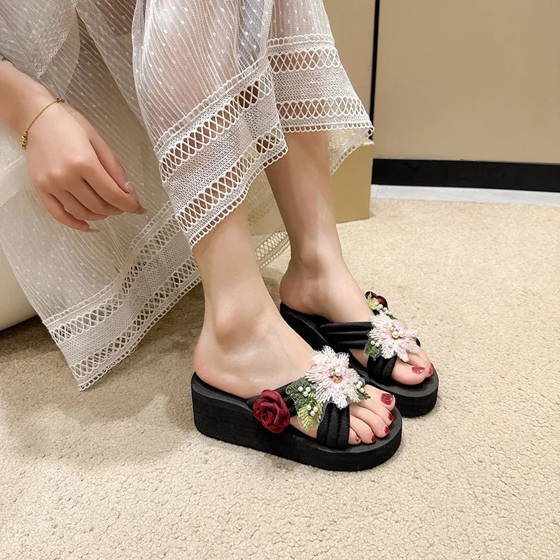 Elegant Embroidered Flower Flip Flops Slip Resistant Thick Soled Sandals - Image 5